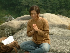 Woman meditating in Seoul